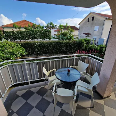 Worldwide Apartment *